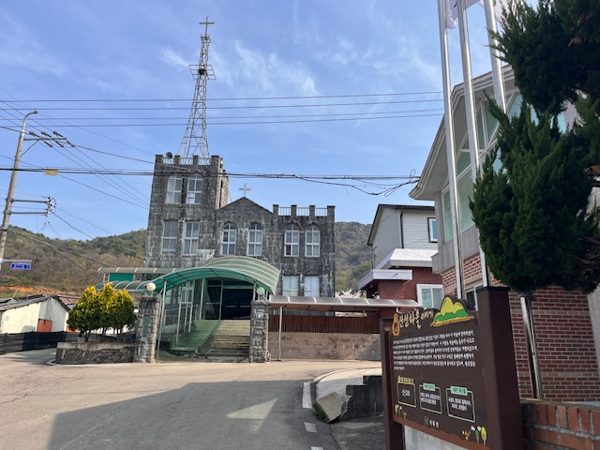 마을회관에서바라본교회정면사진